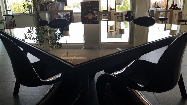 glazen tafel met bijhorende kast, Huis en Inrichting, Tafels | Eettafels, Zo goed als nieuw, Vier personen, Vierkant, Glas, Metaal