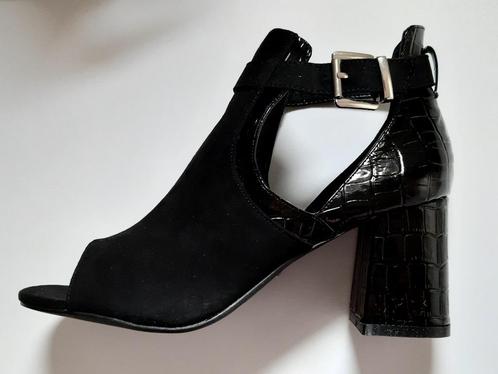 Zwarte sandalen met hoge hak maat 38, Kleding | Dames, Schoenen, Nieuw, Sandalen of Muiltjes, Zwart, Ophalen of Verzenden
