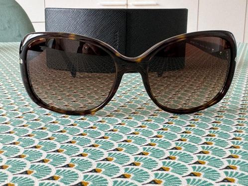 Lunettes de soleil Prada femme SPR080 neuves, Handtassen en Accessoires, Zonnebrillen en Brillen | Dames, Nieuw, Zonnebril, Prada