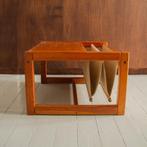 Table basse vintage en pin avec 2 porte-revues par Karin Mob, Dessus de la table, 50 à 100 cm, 50 à 100 cm, Enlèvement