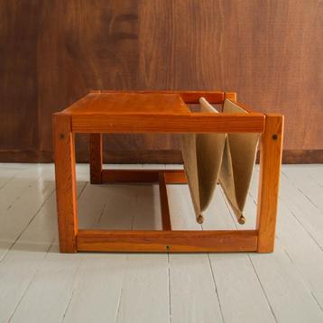 Table basse vintage en pin avec 2 porte-revues par Karin Mob