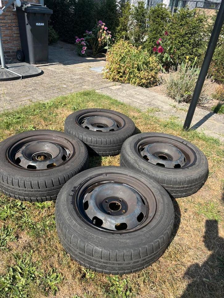 Set van 4 Citroën c3 winterbanden met velg – €120, Auto-onderdelen, Banden en Velgen, Band(en), Winterbanden, Ophalen