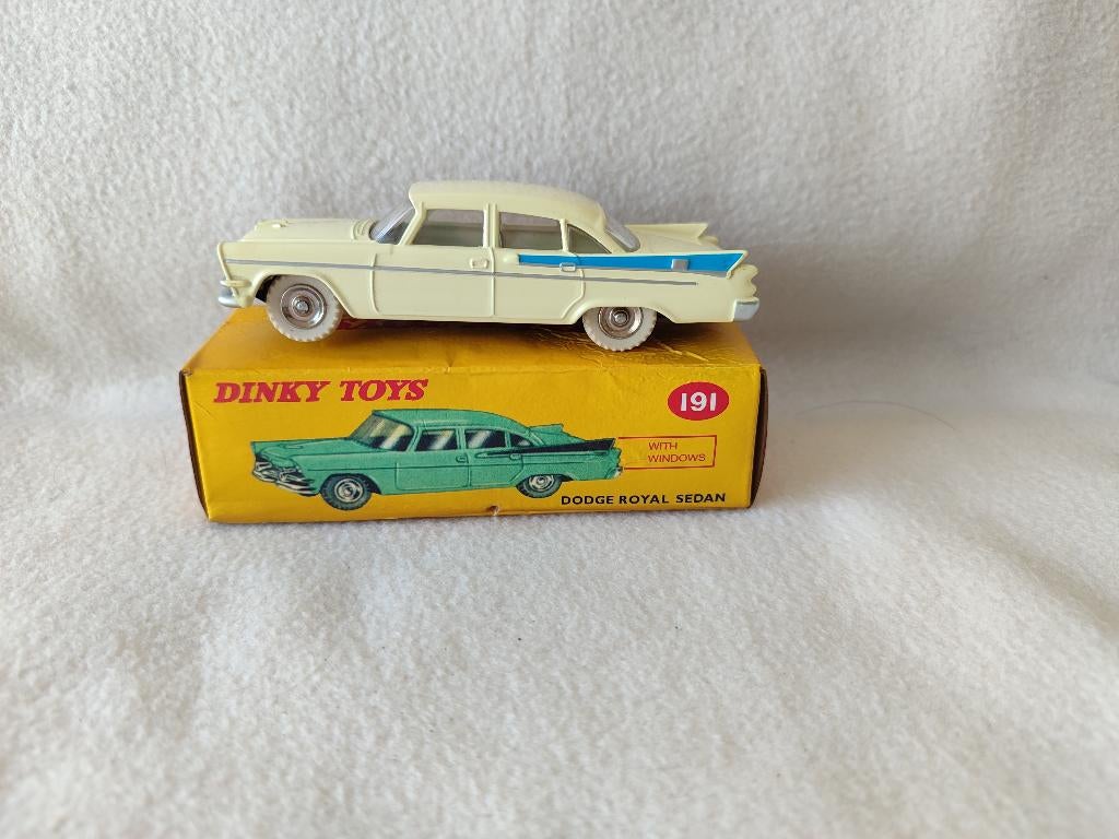 PROMO : DODGE ROYAL SEDAN réf. 191 au 1/43 de dinky toys atlas