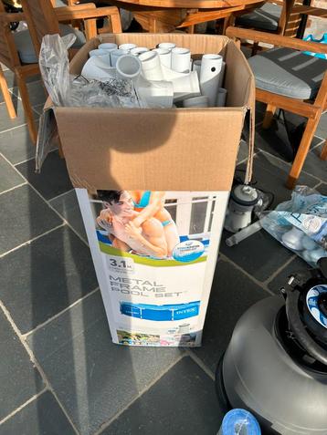 Zwembad met toebehoren  beschikbaar voor biedingen
