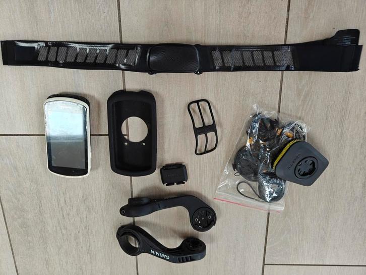 Garmin Edge 830 bundel met alle sensoren en Raveman licht, Vélos & Vélomoteurs, Accessoires vélo | Compteurs de vélo, Comme neuf