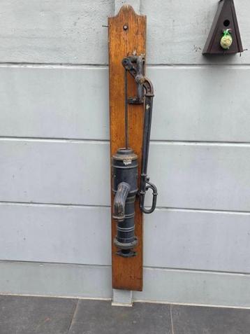 A vendre pompe ancienne et son support, Enlèvement