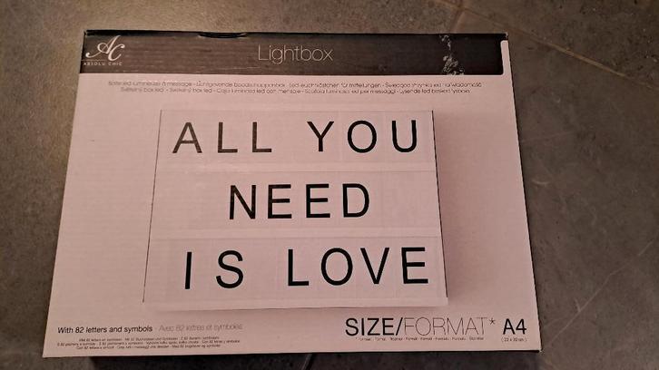 Lightbox - letterbak met licht, Huis en Inrichting, Woonaccessoires | Tekstborden en Spreuken, Zo goed als nieuw, Ophalen