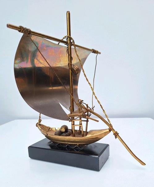 Vintage messing zeilschip/ jonk/sampan op sokkel, Antiek en Kunst, Antiek | Brons en Koper, Ophalen of Verzenden