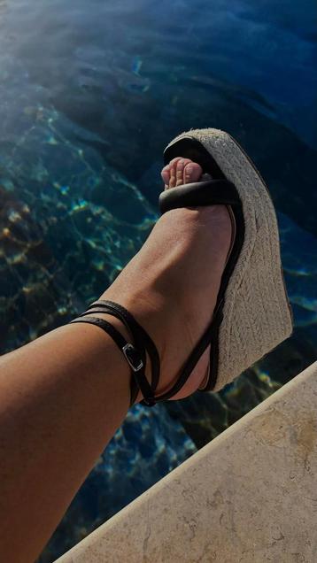 Nieuwe sandalen met sleehak