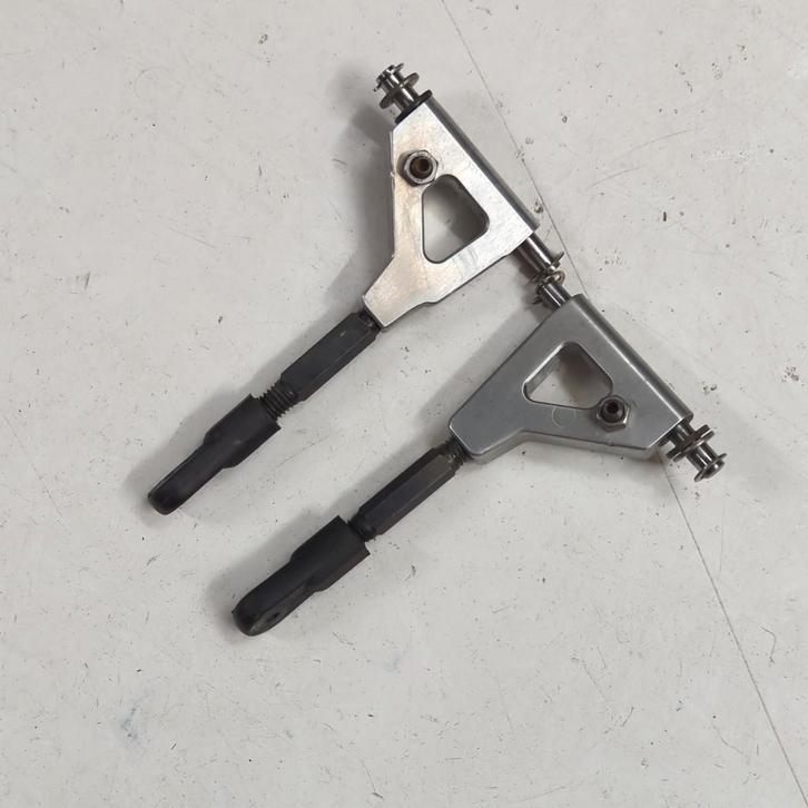 FG 2wd aluminium boven-draagarmen (Marder Baja Monstertruck), Hobby en Vrije tijd, Modelbouw | Radiografisch | Auto's, Gebruikt