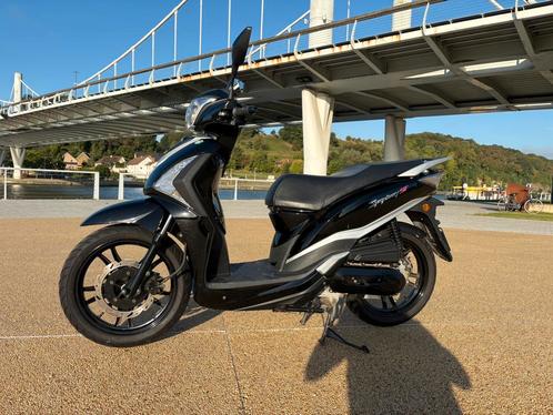 Mooie Sym Symphonie, Fietsen en Brommers, Scooters | SYM, Zo goed als nieuw, Overige modellen, Klasse B (45 km/u), Benzine, Ophalen