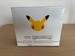 Pokemon Celebrations - elite trainer box, Hobby & Loisirs créatifs, Comme neuf, Enlèvement ou Envoi