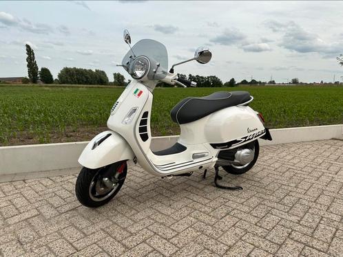 Vespa GTS 125cc Super sport (kleur: wit), Fietsen en Brommers, Scooters | Vespa, Zo goed als nieuw, Overige modellen, Benzine