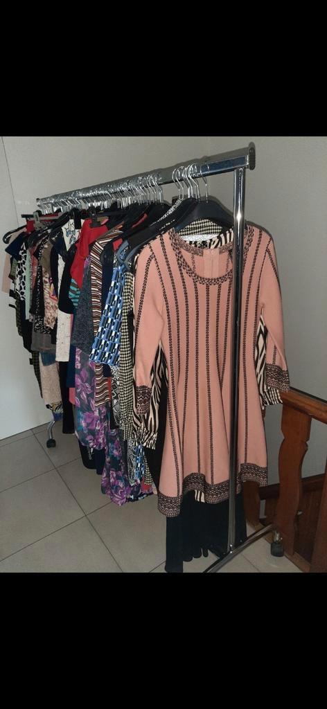 150 kleedjes in alle maten - 4 foto´s, Kleding | Dames, Jurken, Zo goed als nieuw, Ophalen of Verzenden