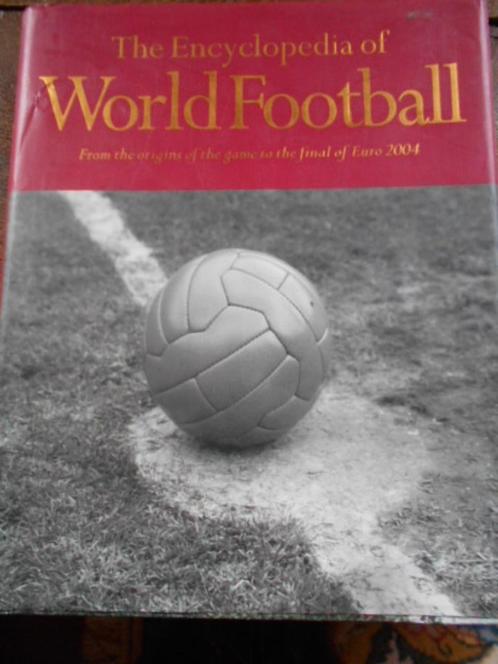 encyclopedia of world football 2004 marks & spencer, Boeken, Sportboeken, Zo goed als nieuw, Balsport, Verzenden