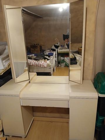 Kastje met inklapbare zijspiegels (schminktafel), Ophalen, Gebruikt