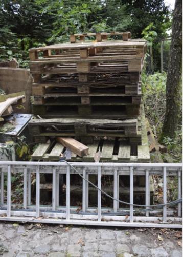 Gratis op te halen paletten platen,brandhout beschikbaar voor biedingen