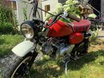 Monkey, Fietsen en Brommers, Ophalen