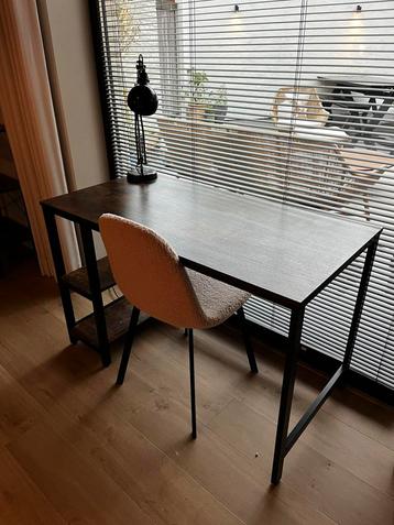 Bureau + bureaukast beschikbaar voor biedingen