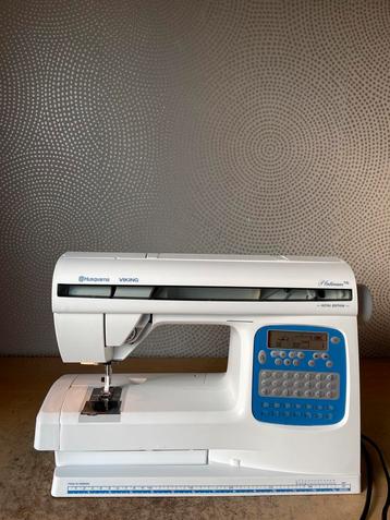 NAAIMACHINE HUSQVARNA PLATINUM 715 IN NETTE STAAT beschikbaar voor biedingen