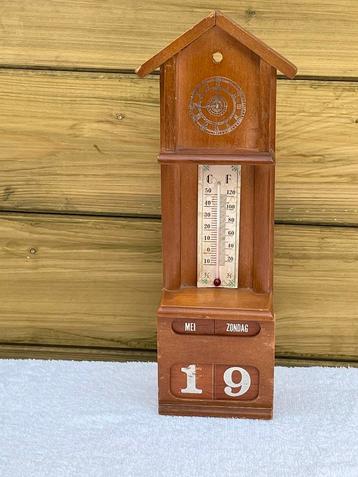 Eeuwigdurende kalender met thermometer staande klok uurwerk
