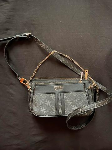 Sac à main a double pochette original GUESS.