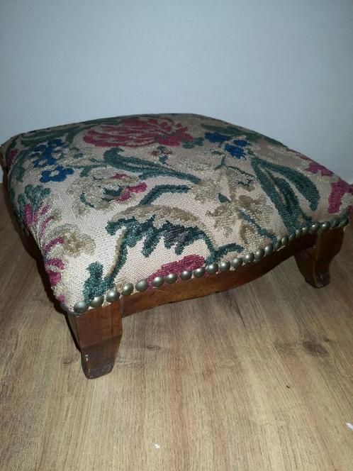 Oude en zeldzame gestoffeerde barok voetsteun in Lodewijk XV, Antiek en Kunst, Antiek | Meubels | Stoelen en Sofa's, Ophalen of Verzenden