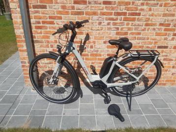 Elektrische fiets, Enlèvement, Comme neuf, 50 km par batterie ou plus, Cube