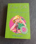Boek: Zodiac Girls Wat wil je nog meer?, Boeken, Ophalen of Verzenden, Gelezen, Cathy Hopkins, Fictie