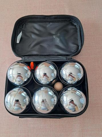 6 boules de pétanque dans un sac de transport