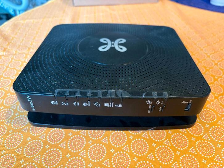 Proximus b box 3v+ Sagemcom, Computers en Software, Routers en Modems, Zo goed als nieuw, Router met modem, Ophalen