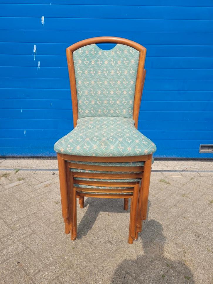 Leuke partij stapelstoelen stevig frame zachte zitting, Zakelijke goederen, Horeca | Meubilair en Inrichting, Ophalen
