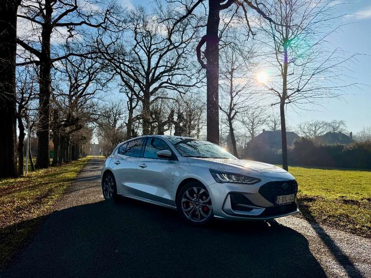 Ford Focus 1.0 EcoBoost Automaat – 2023 – Panoramisch dak, Auto's, Ford, Particulier, Focus, Benzine, 5 deurs, Automaat, Zilver of Grijs