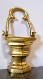 Wijwatervat in massief koper/brons., Antiek en Kunst, Antiek | Religieuze voorwerpen, Ophalen of Verzenden