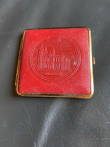 Schminkdoosje vintage beschikbaar voor biedingen