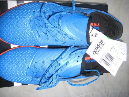 Chaussures de football Adidas Messi indoor taille 38 NEUF, Sports & Fitness, Football, Neuf, Chaussures, Enlèvement ou Envoi