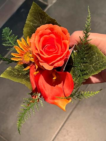 Zijden bloemstuk , NIEUW . beschikbaar voor biedingen