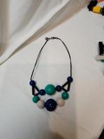 Mooie blauwe halsketting, Enlèvement, Bleu