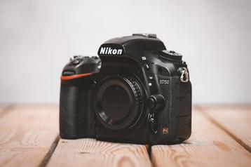 Nikon D750 (2 beschikbaar)  beschikbaar voor biedingen