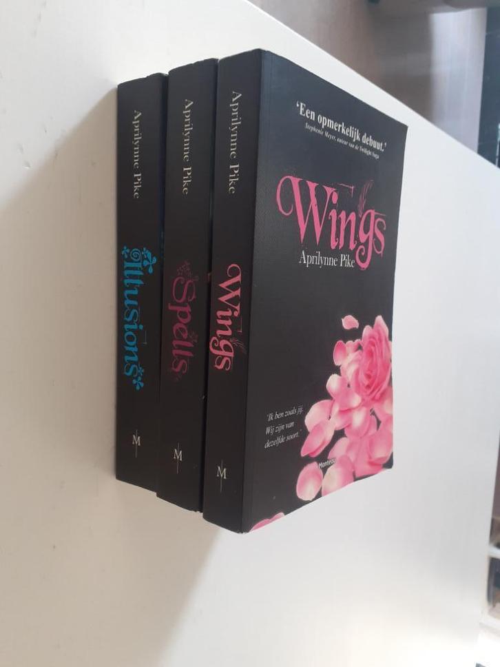 Aprilynne Pike : Spells - Wings- Illusions, Boeken, Fantasy, Ophalen of Verzenden