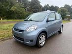 Daihatsu Sirion benzine euro4 1ste eigenaar, Auto's, Daihatsu, Voorwielaandrijving, Stof, Zwart, Metaalkleur