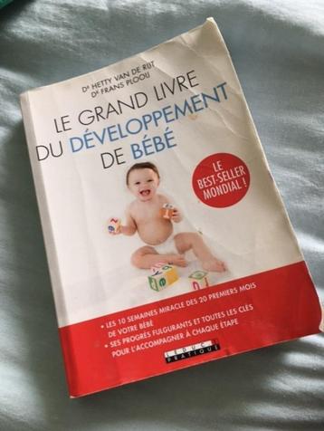 Het grote boek over de ontwikkeling van baby's beschikbaar voor biedingen