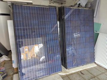 22 Panneaux solaires et son onduleur beschikbaar voor biedingen
