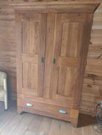 2 identieke houten kasten met 3 schranken en een schuif, Ophalen