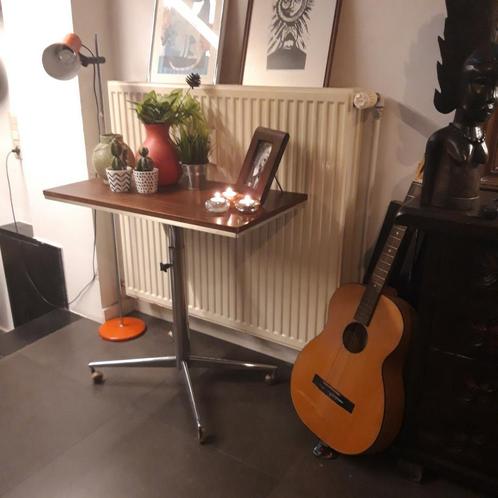 Vintage 70ties space-age tv tafeltje op wieltjes., Huis en Inrichting, Tafels | Sidetables, Zo goed als nieuw, Ophalen of Verzenden