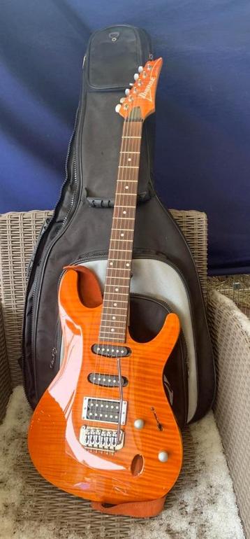 Elektrische gitaar merk IBANEZ SA series mét lederen strap e