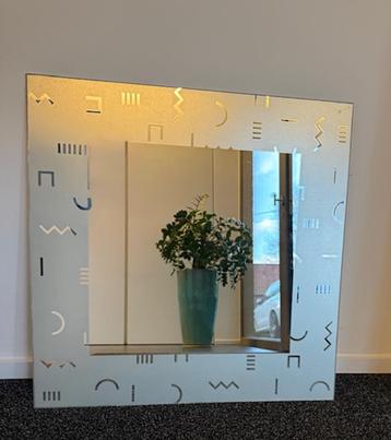 Moderne vierkante spiegel beschikbaar voor biedingen