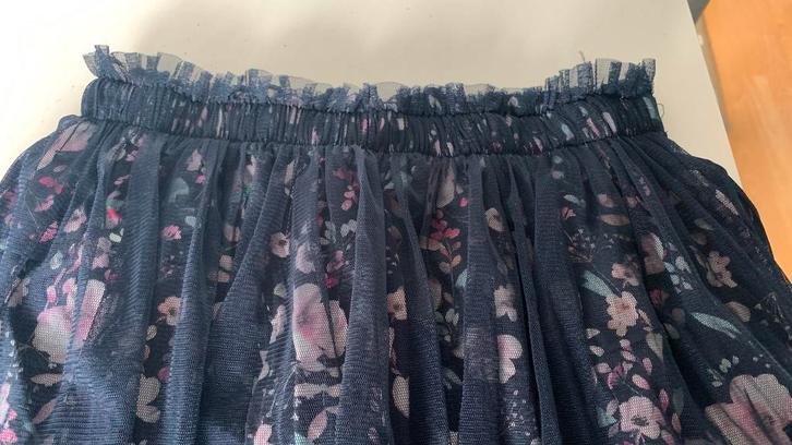 Jupe fille taille 10 ans, Kinderen en Baby's, Kinderkleding | Maat 140, Zo goed als nieuw, Meisje, Jurk of Rok, Ophalen of Verzenden