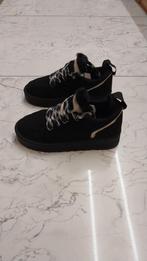 Ugg schoenen maat 38/39 nieuw € 50,-, Ophalen of Verzenden, Nieuw, Zwart