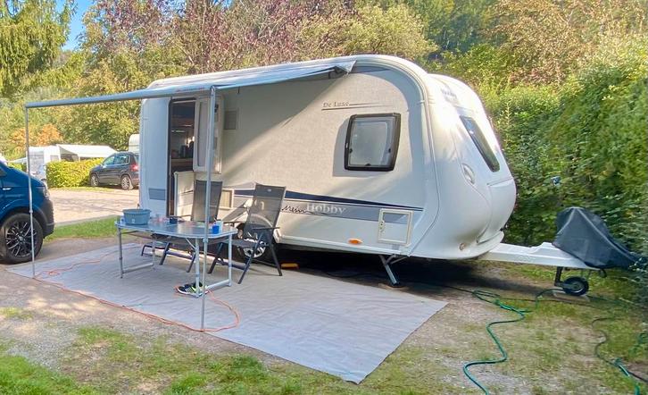 Hobby 400 sfe deluxe, Caravans en Kamperen, Caravans, Particulier, tot en met 4, 1000 - 1250 kg, Treinzit, Hobby, Frans bed, 4 tot 5 meter